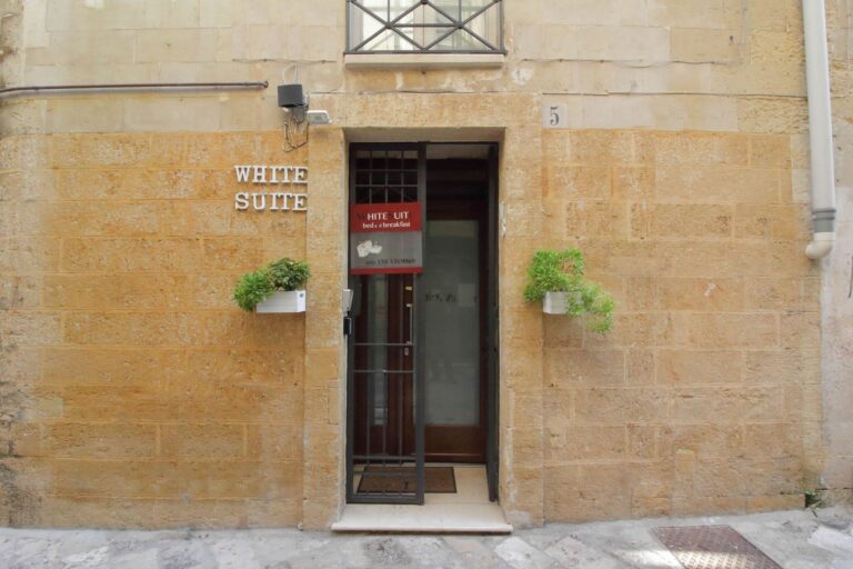 White Suite B&B a lecce camera White 9 per 4 ospiti