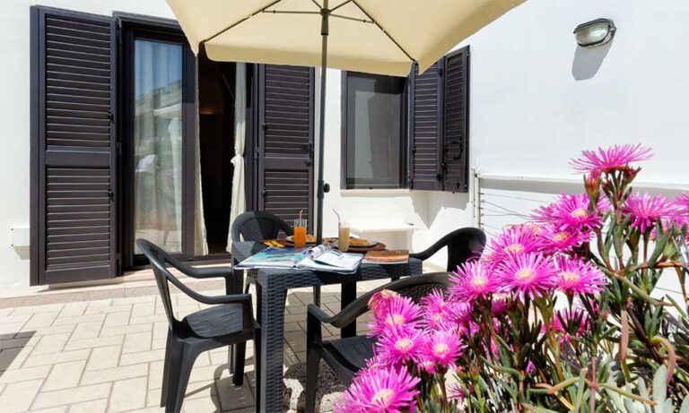 L'ANTICA RIMESSA Bed & Breakfast - Lecce Camera ORO per 3 adulti L'ANTICA RIMESSA Bed & Breakfast - Lecce Camera ORO per 3 adulti