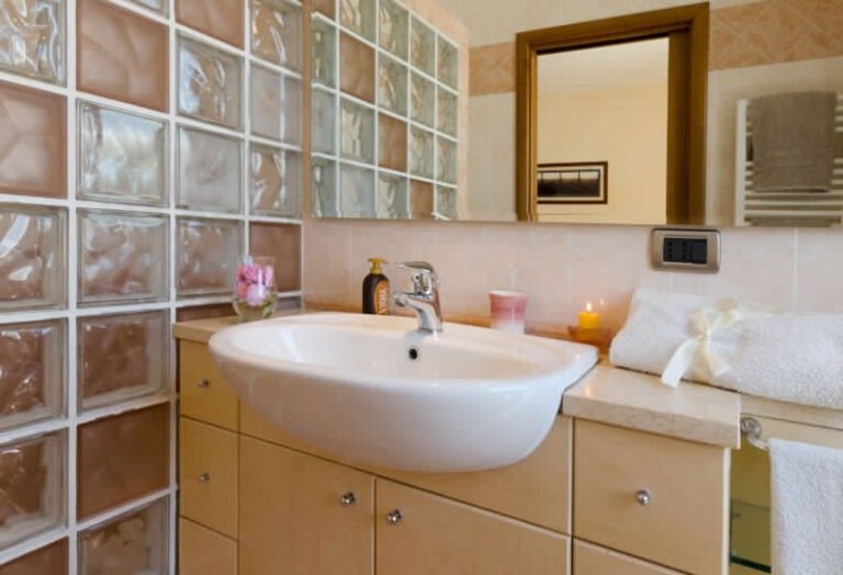 L'ANTICA RIMESSA Bed & Breakfast - Lecce Camera ORO per 3 adulti L'ANTICA RIMESSA Bed & Breakfast - Lecce Camera ORO per 3 adulti