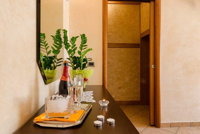 L'ANTICA RIMESSA Bed & Breakfast - Lecce Camera ORO per 3 adulti L'ANTICA RIMESSA Bed & Breakfast - Lecce Camera ORO per 3 adulti