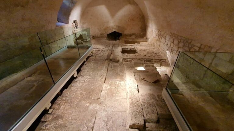 VISITA DI LECCE : I SOTTERRANEI VISITA DI LECCE : I SOTTERRANEI