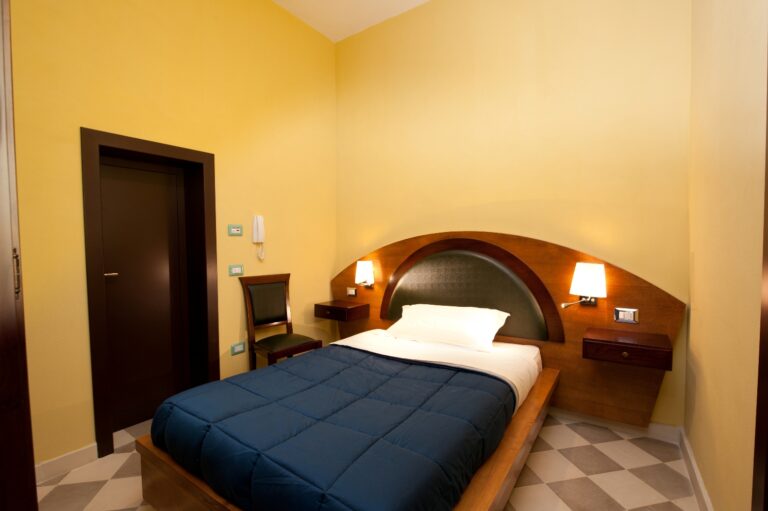 camera 2 est 768x511