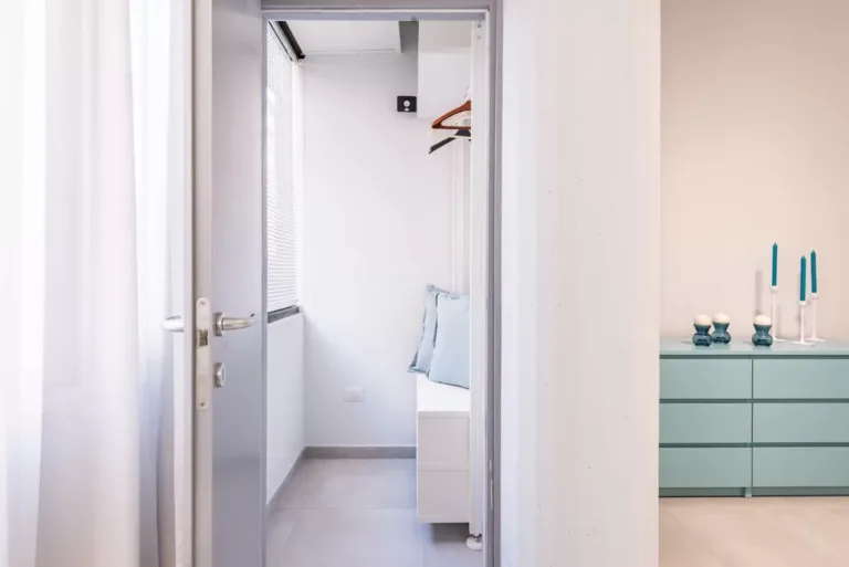 17077326011762 768x513