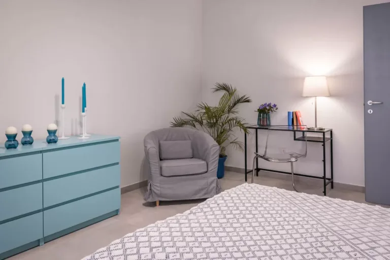 17077326017766 768x512