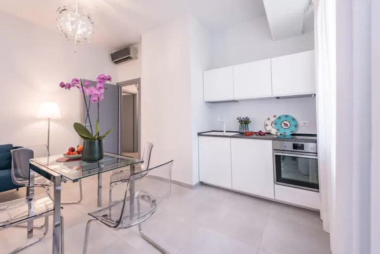 17077326026569 768x513