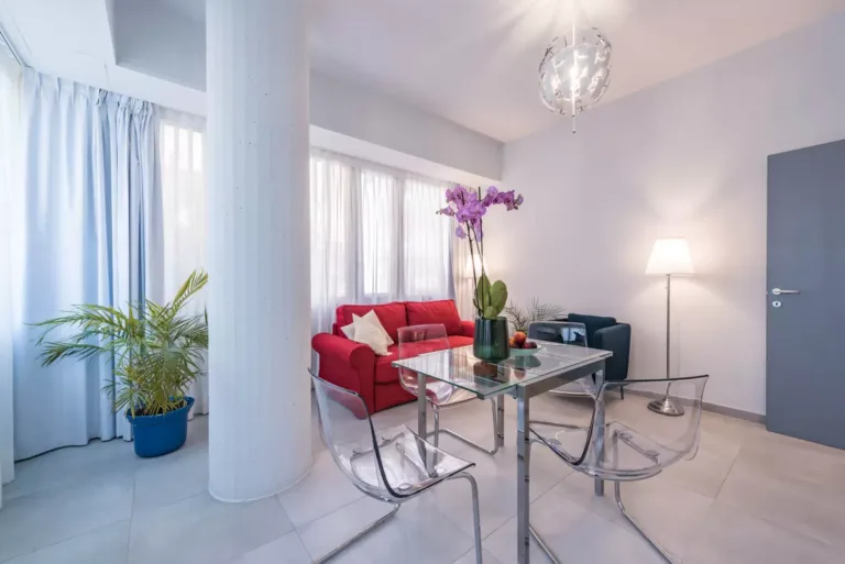 17077326027144 768x513