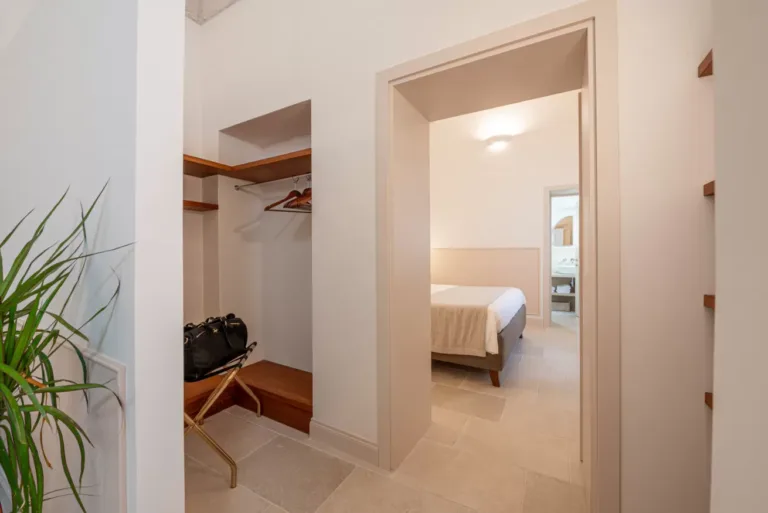 17361825291516 768x513