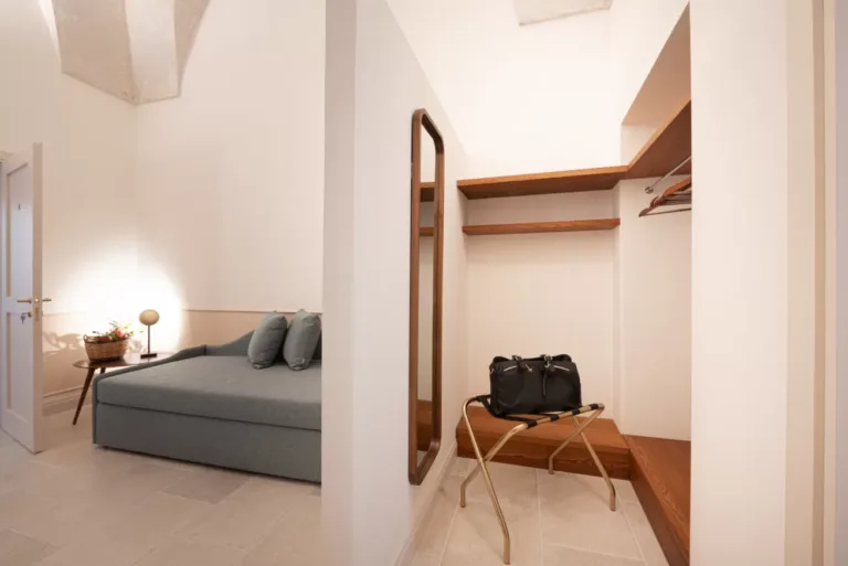 17361825312958 768x513