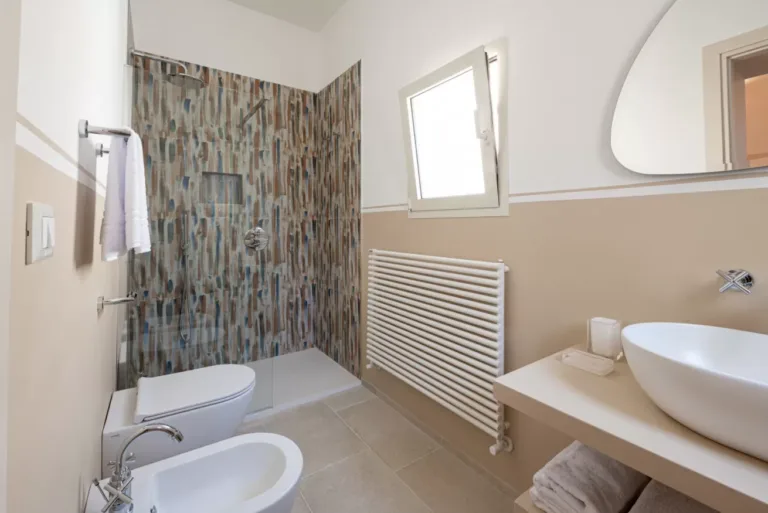 17361825368813 768x513