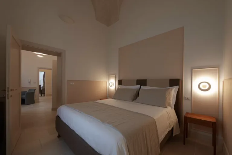 17361825455488 768x513