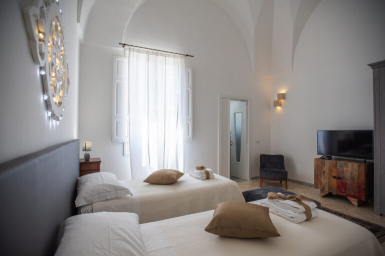 Donna Evelina Camera Matrimoniale Doppia nella Dimora Liberty a Surbo a 4 min da Lecce DONNA EVELINA FRONTE FINESTRA 768x512