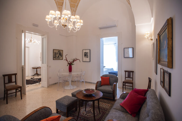 SALOTTO FRONTE TAVOLO 768x512