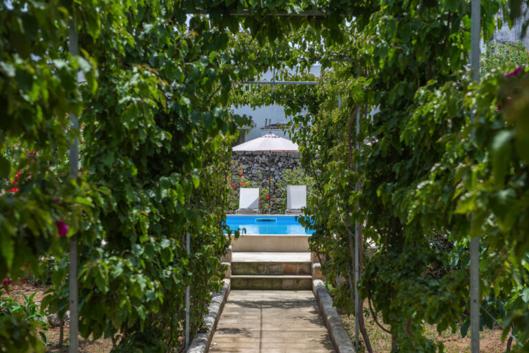 VIALETTO FRONTE PISCINA 768x512