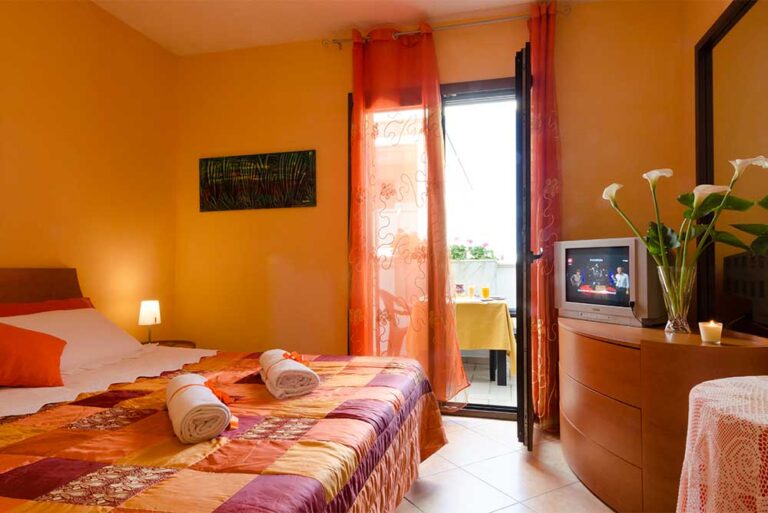 ANTICA RIMESSA Bed & Breakfast - Lecce Camera Arancio per 2 ospiti camera arancio 5 768x513