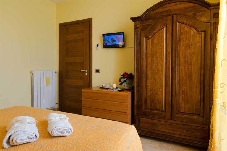 ANTICA RIMESSA Bed & Breakfast - Lecce Camera Gialla Per 2 Ospiti camera gialla 4 768x511