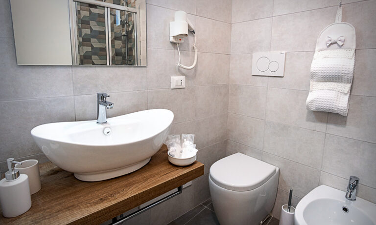 PLATONE CLASSIC ROOM Simplicity and Elegance in the Heart of Lecce gallery uno 3 768x461