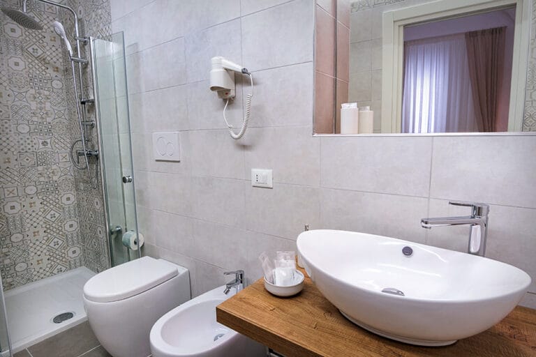 Camera ZERO – Eleganza e Comfort nel Cuore di Lecce gallery zero 4 768x512