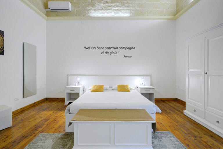 Suite standard Camera doppia Lecce Centro seneca1 768x513
